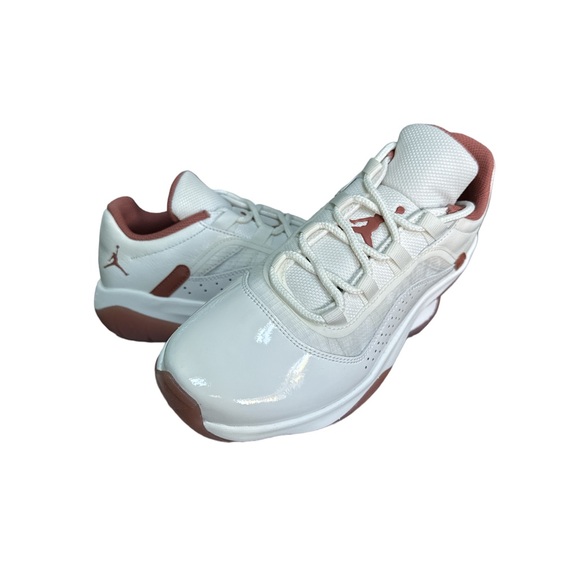 NIB Women’s Air Jordan 11 CMFT Low - Picture 5 of 11